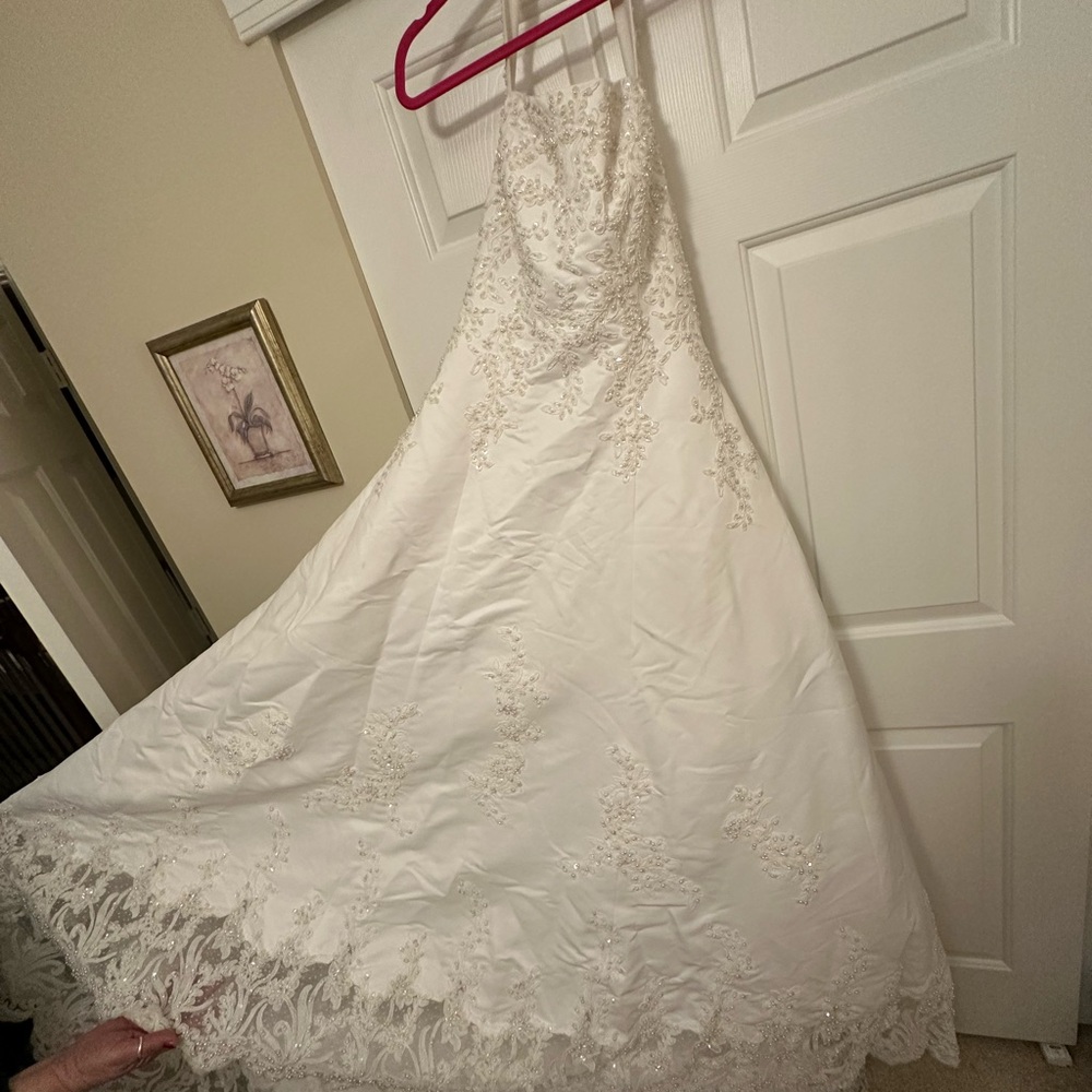 Elegant White Wedding Dress
